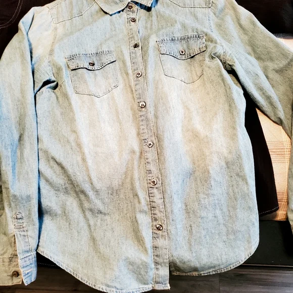 Light Jean women's button down - Picture 10 of 11